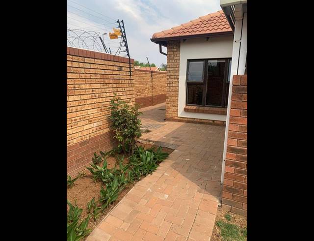 3 BEDROOM PROPERTY TO RENT IN BRENTWOOD PARK